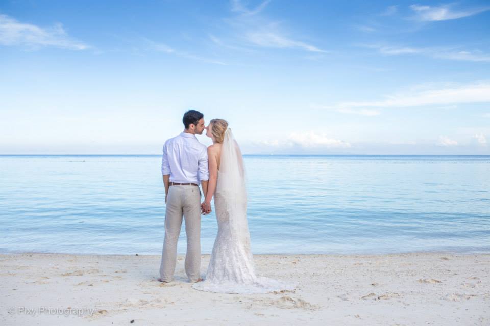 Just married couple kissing on a beautiful beach in Far North Qld